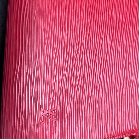 Louis Vuitton red shoulder bag perfect condition - Picture 3 of 4